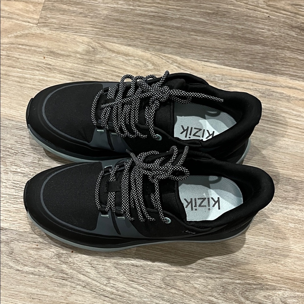 Kizik Women's Black Sneakers